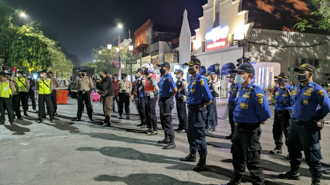 Tekan Penyebaran Covid-19, Personil Gabungan Pemerintah Kota Yogyakarta Terapkan PPKM